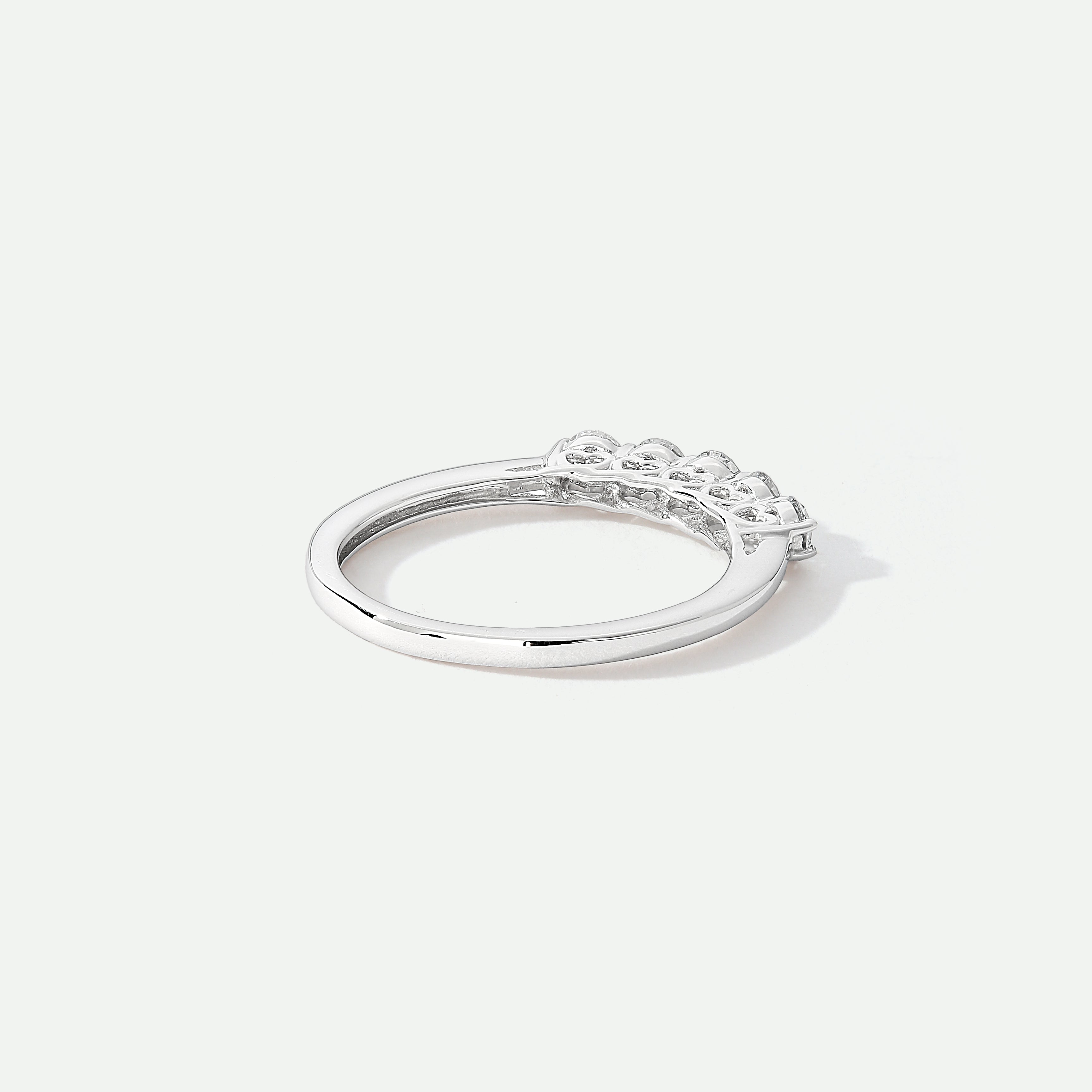Creative Brilliance | Elsie 9ct White Gold 0.50ct tw Lab Grown Diamond Ring