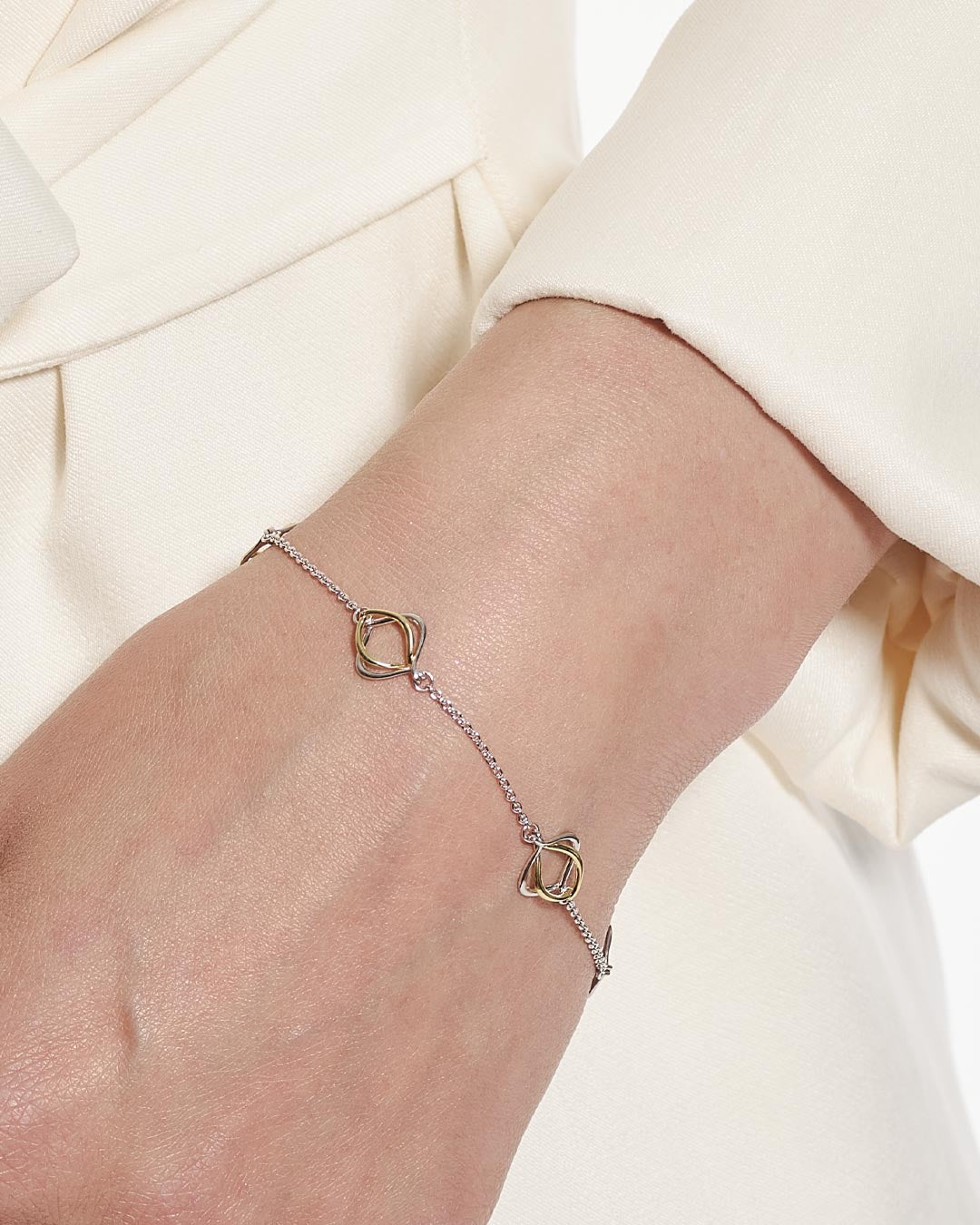 Kit Heath | Alicia Golden 7.5" Fine Station Bracelet