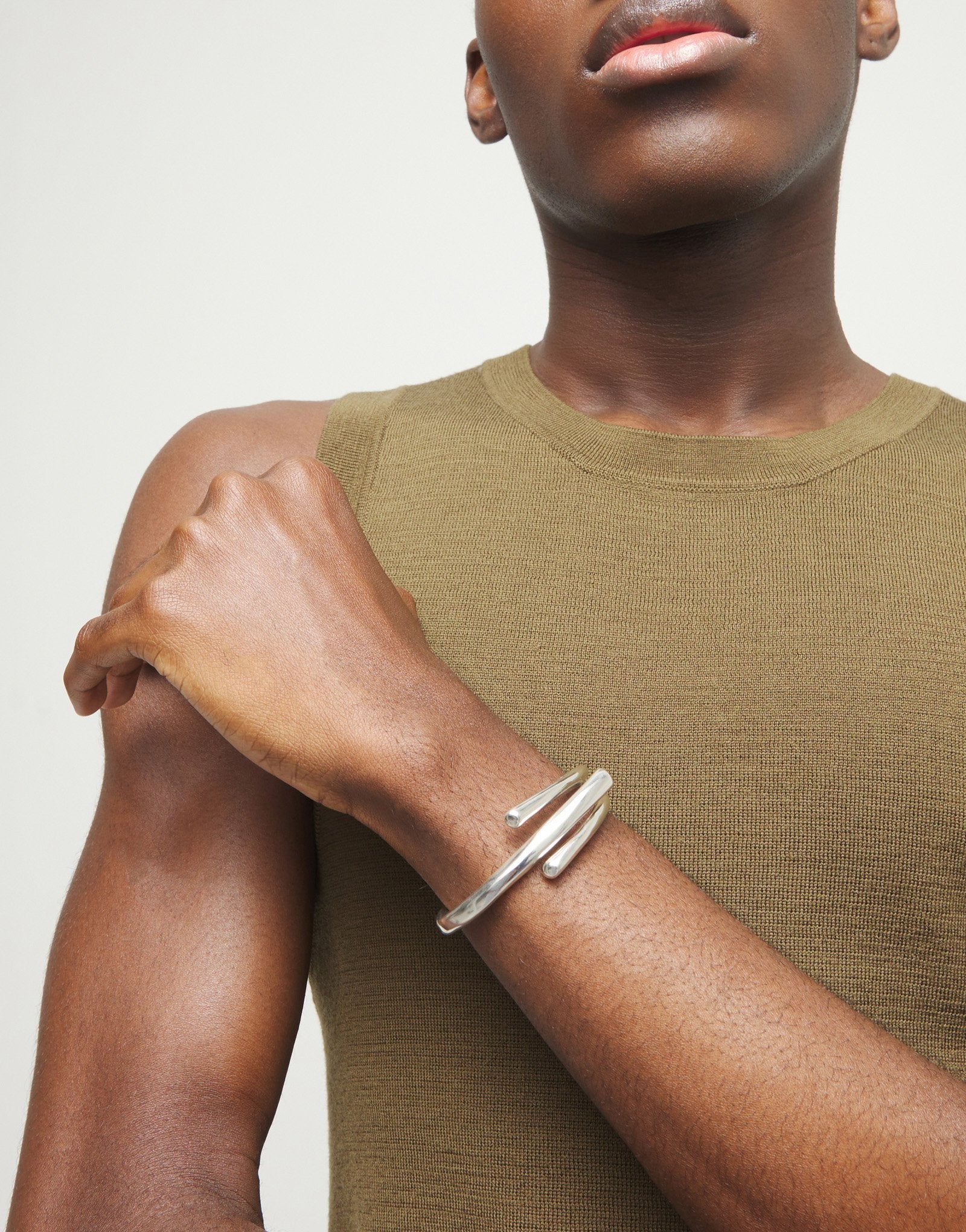 UNO de 50 | Organic Shaped Intertwined Bangle