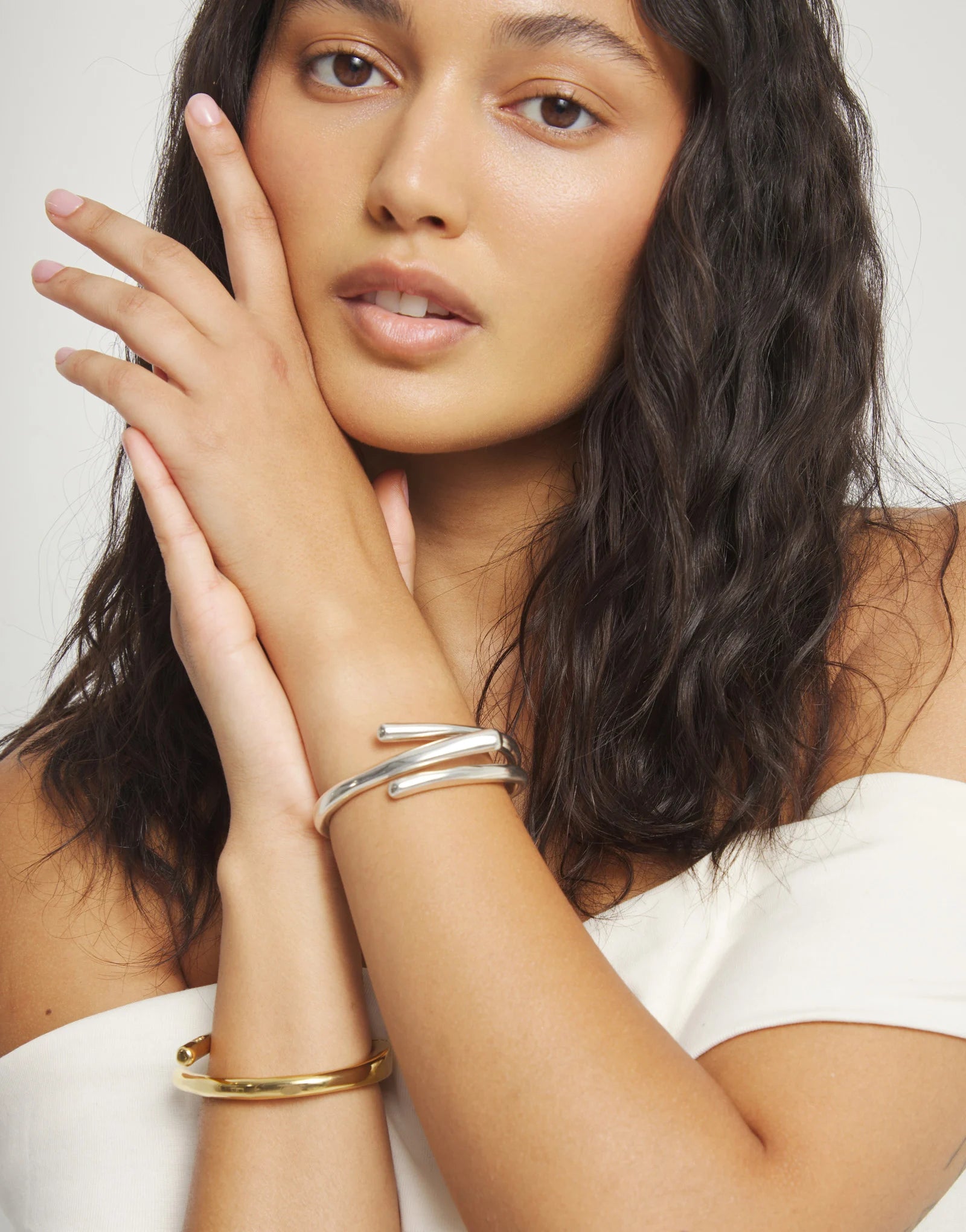 UNO de 50 | Organic Shaped Intertwined Bangle