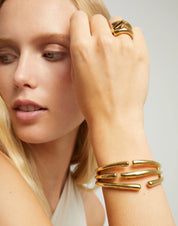 UNO de 50 | Intertwined tubes Gold Plate Bangle