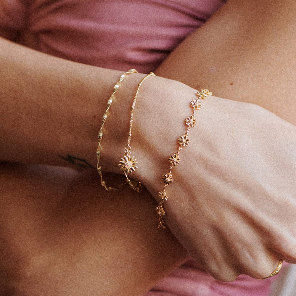 daisy-chain-bracelet-18ct-gold-plate-bracelets-daisy-london-jewellery-34100742652043_1944x_11164225-bfdc-4fb4-bae9-ba8d3509654b.jpg