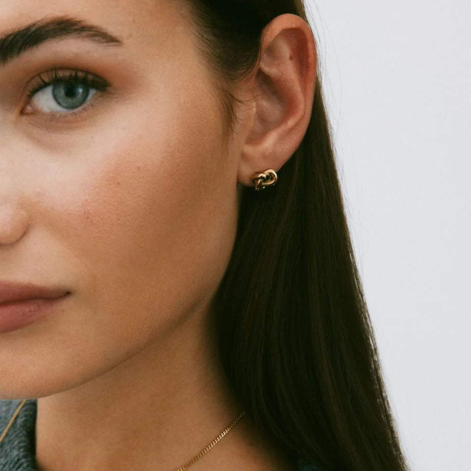 edblad-infinity-knot-studs-s-gold-cu-129853_cf62ceb3-0c6f-4b2d-8b73-80cb9b715b8b.webp
