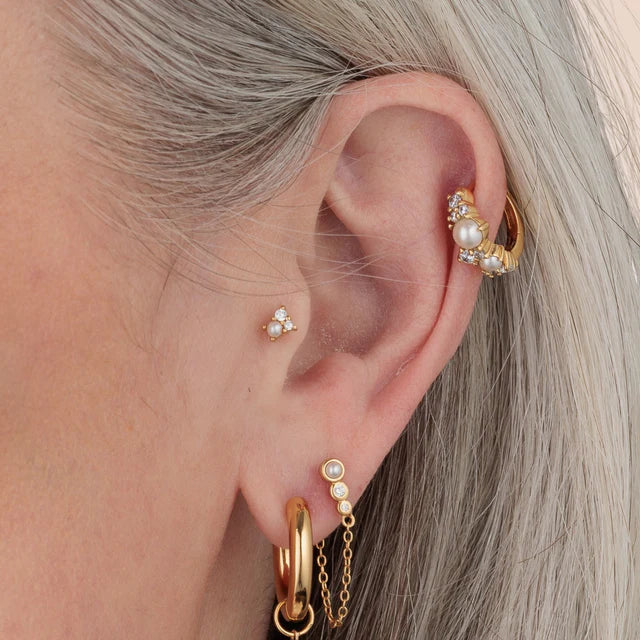 gold-pearl-_-sparkle-flat-back-earring-in-ear-stack_2.webp