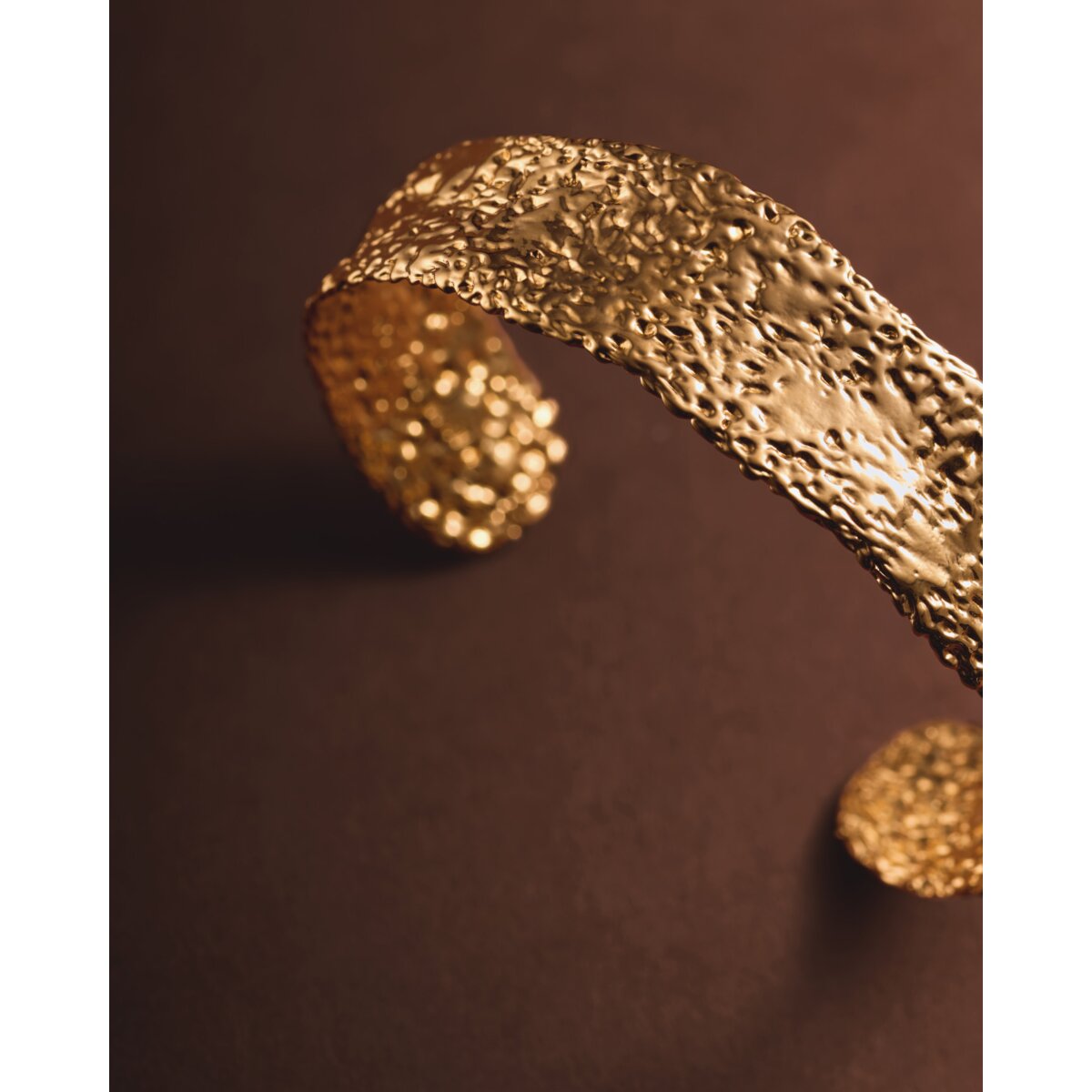 Katie Loxton | Luxe Lock Textured Gold Bangle
