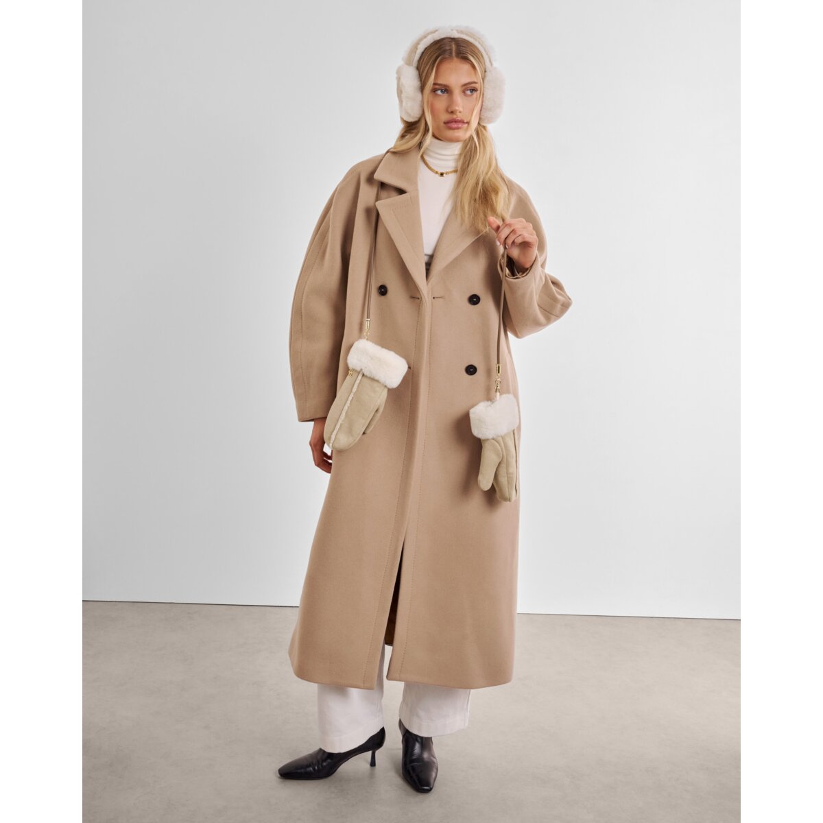 Katie Loxton | Faux Suede Mittens - Taupe & Cream