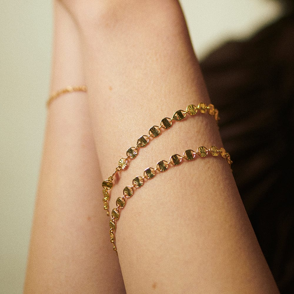 treasures-sunburst-chain-bracelet-18ct-gold-plate-bracelets-daisy-london-30106506952843_1944x_3ab0c555-4076-49ad-9f19-d00bdee517b0.jpg