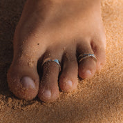 Scream Pretty |  Cross Over Toe Ring - Silver plated