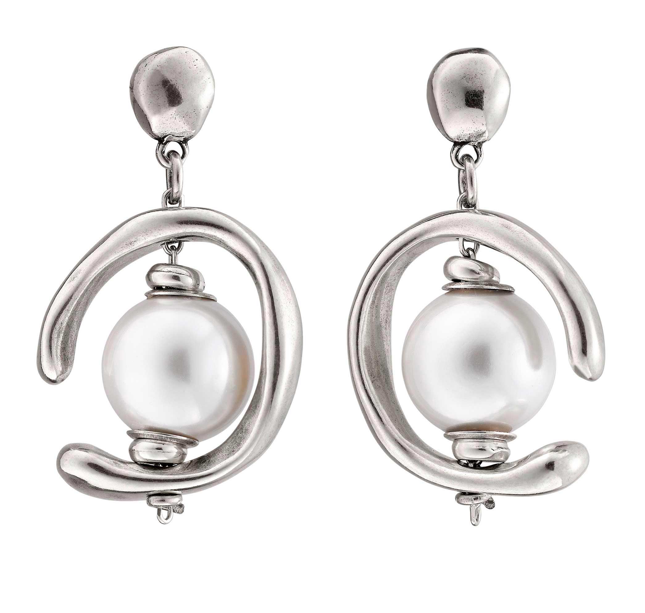 UNO de 50 |  Inorbit Earrings Silver-alloy hoop-shaped earrings with a white pearl setting, featuring a pair of elegant gift-wrapped earrings from UNO de 50.